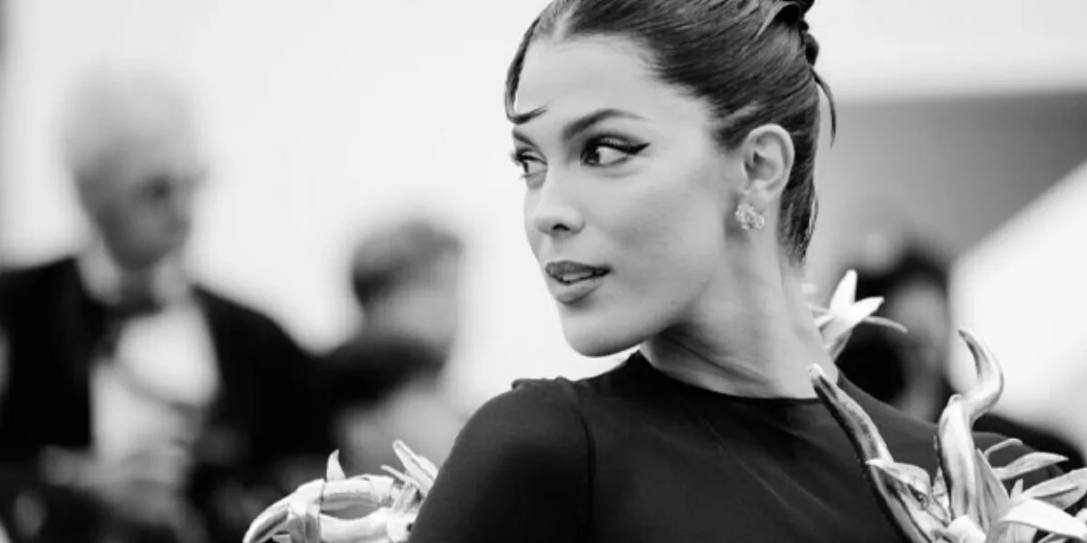 Iris Mittenaere à son arrivée au tribunal